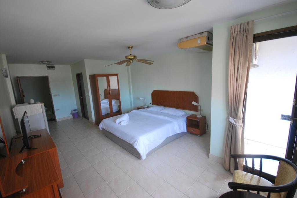 Kingfisher House & Bar Pattaya ภายนอก รูปภาพ