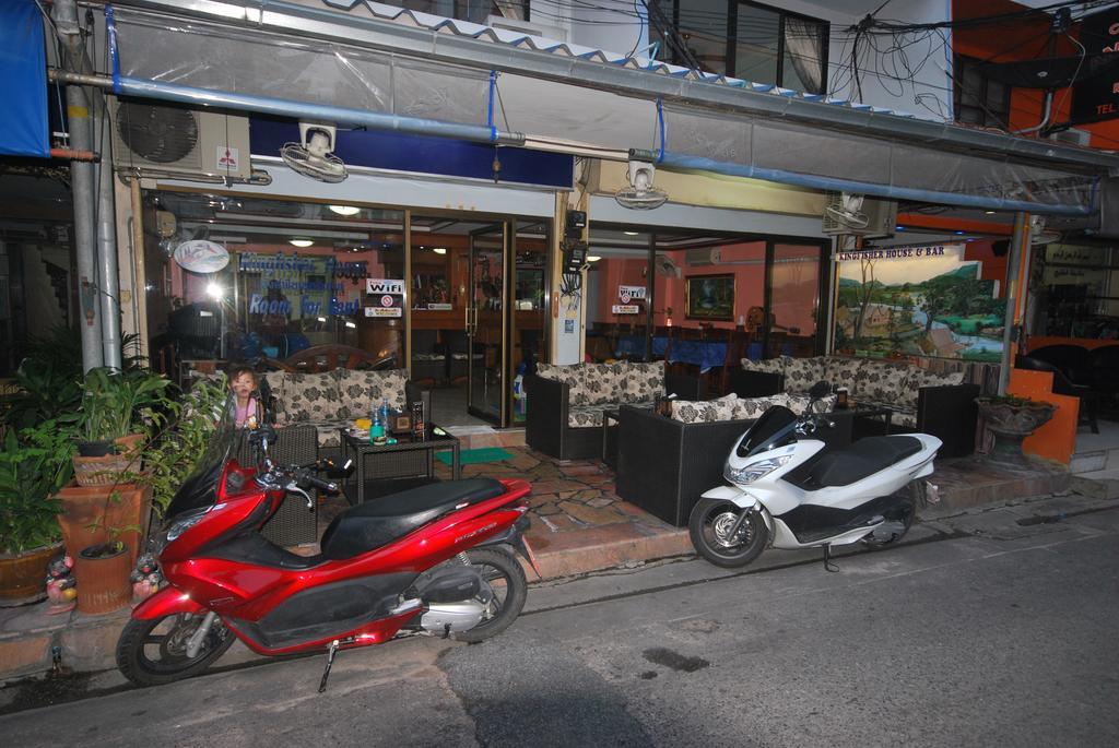 Kingfisher House & Bar Pattaya ภายนอก รูปภาพ